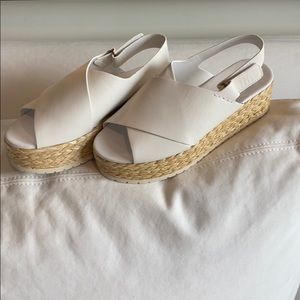 NEW Vince platforms that sing, ‘Summer!’